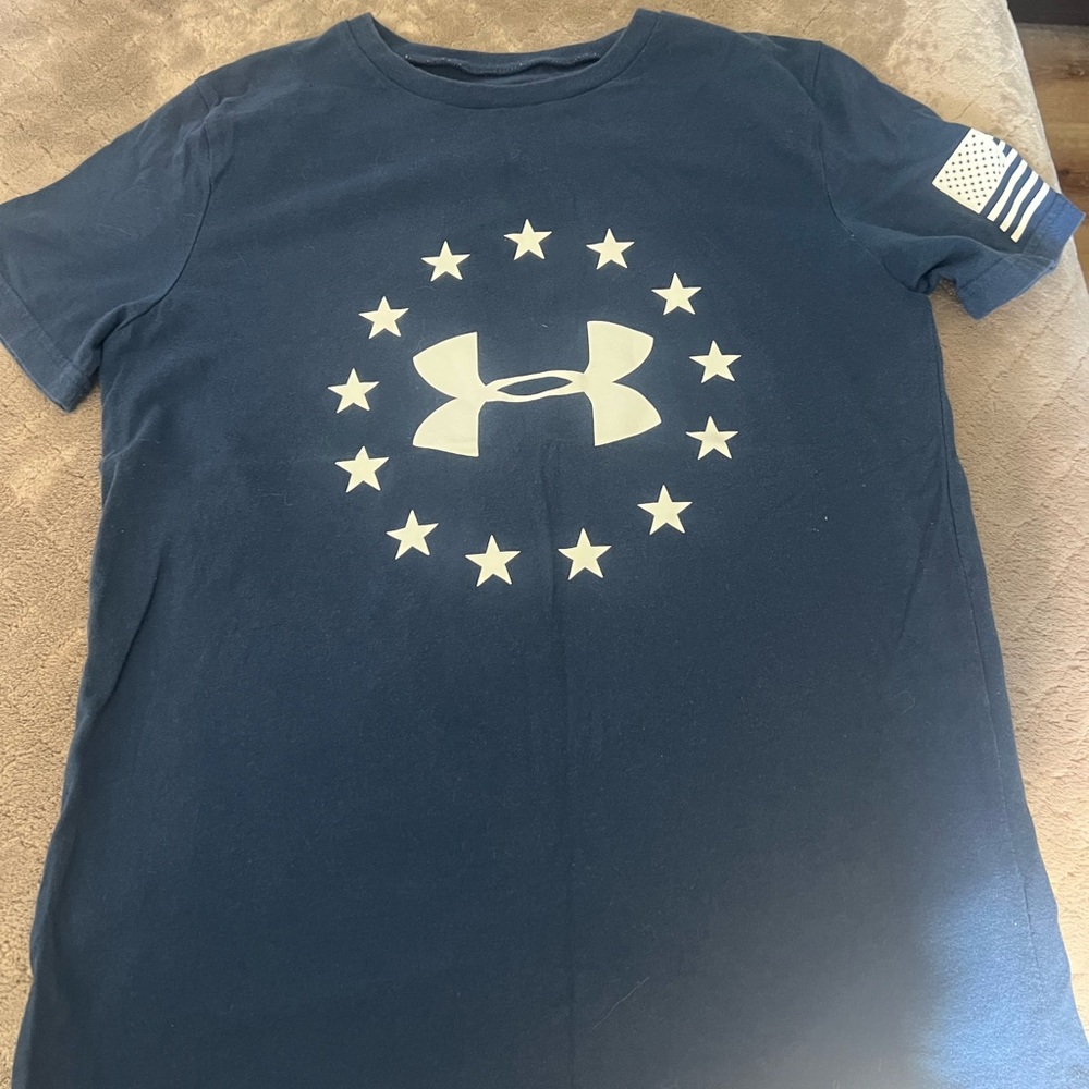 Boys Under Armour navy graphic logo tee